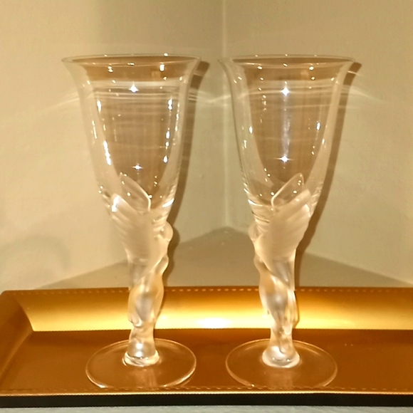Faberge Kissing Doves Frosted Wine Goblets 8.25 oz - Picture 6 of 11